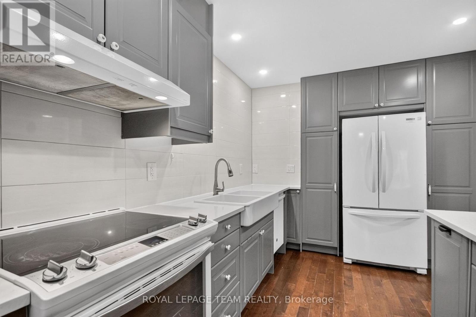 #9 18 CHISHOLM COURT - 16