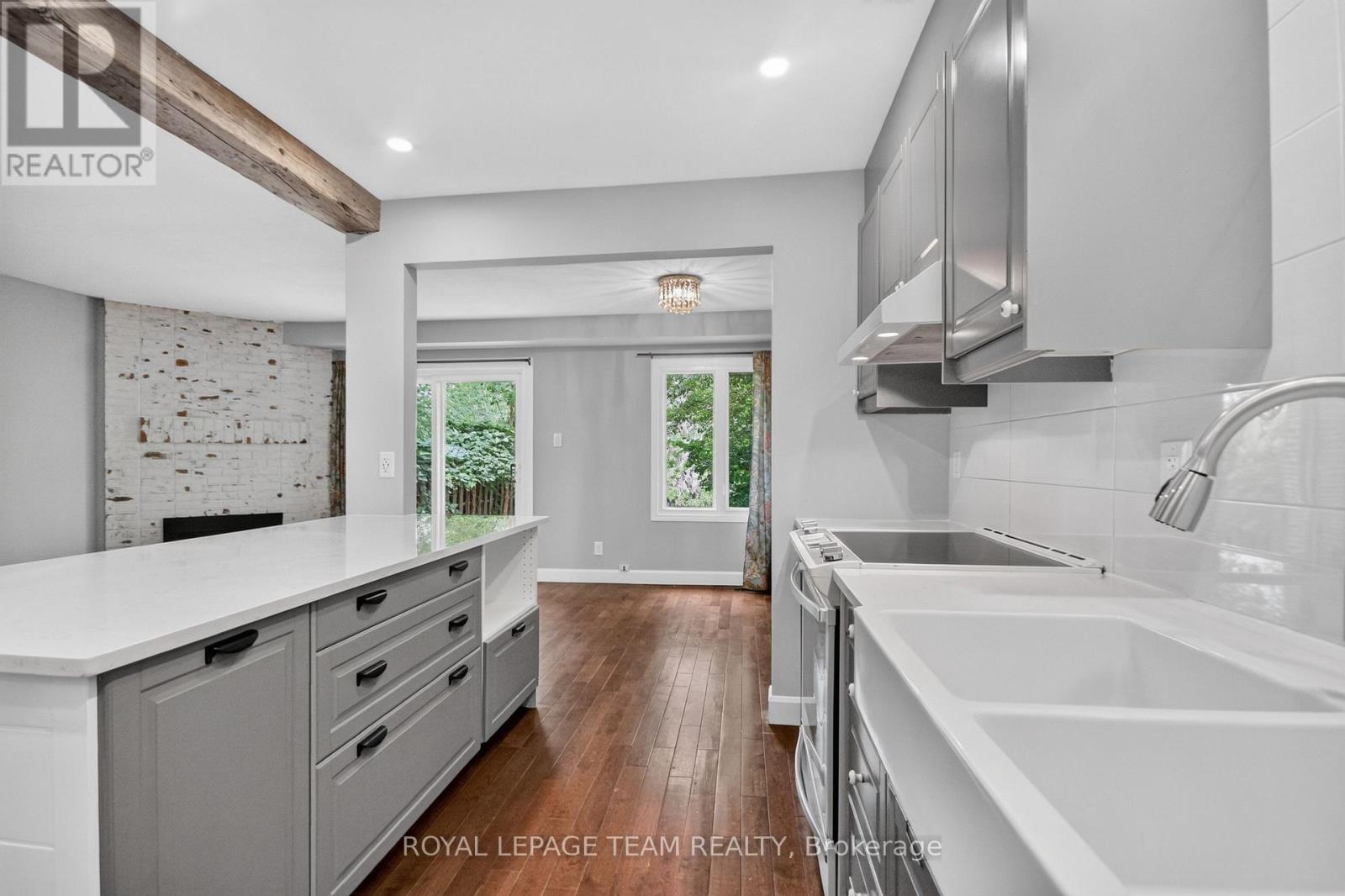 #9 18 CHISHOLM COURT - 19