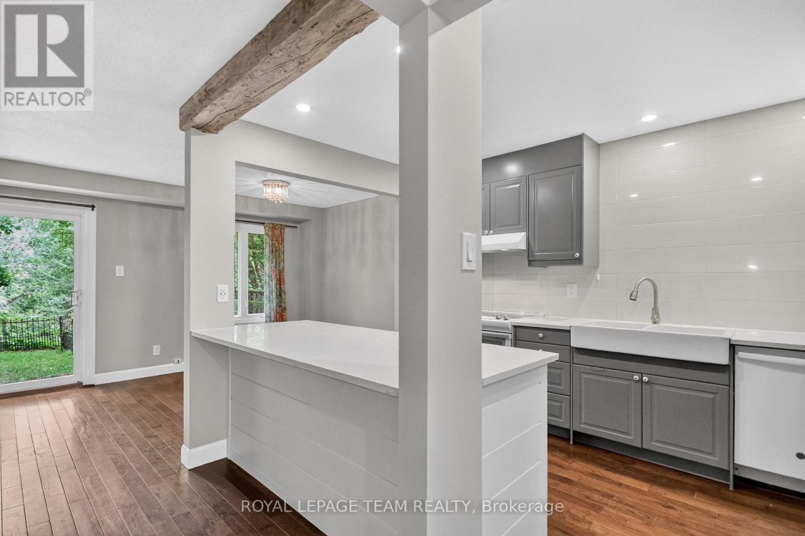 #9 18 CHISHOLM COURT - 20
