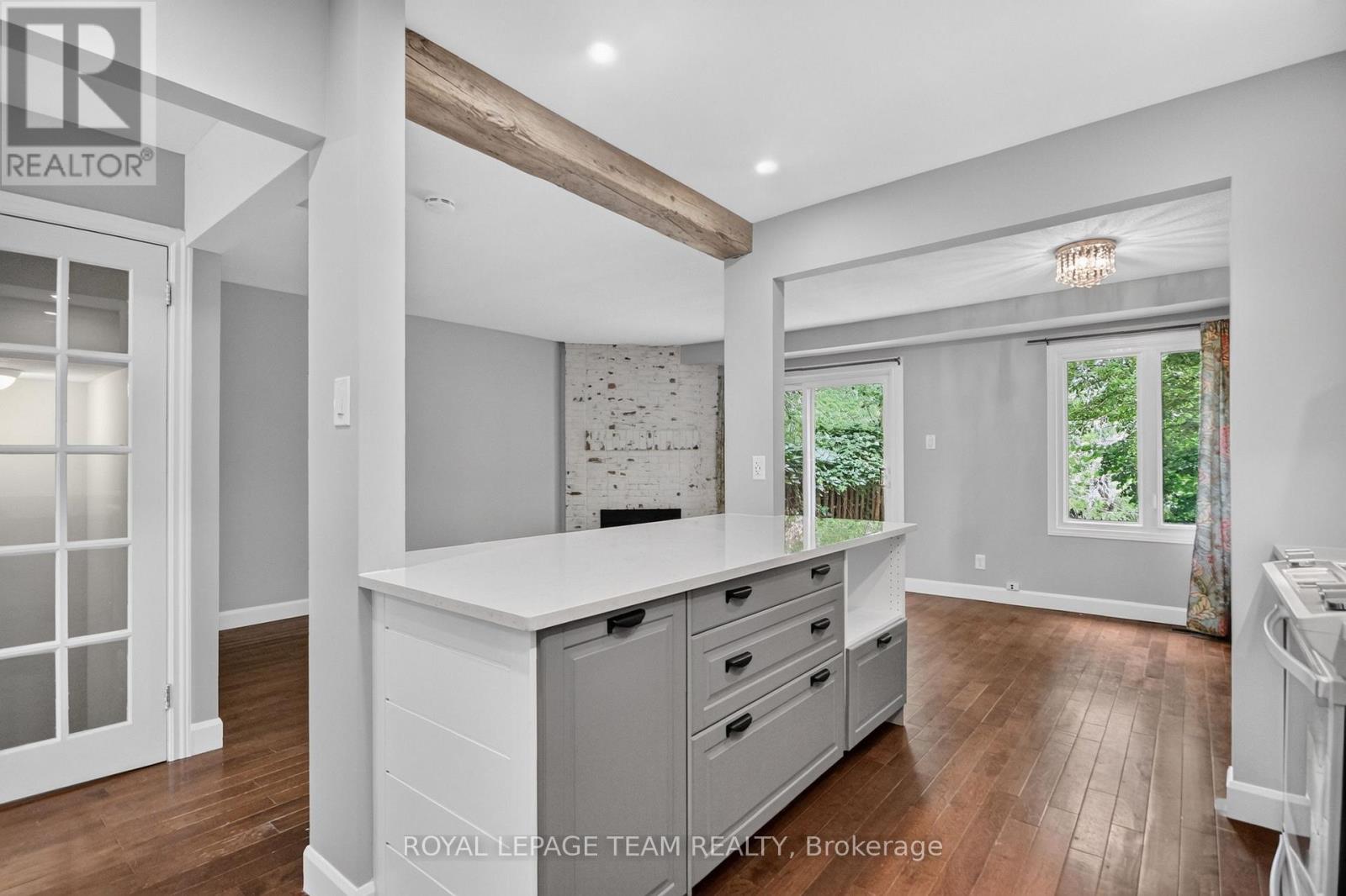 #9 18 CHISHOLM COURT - 21
