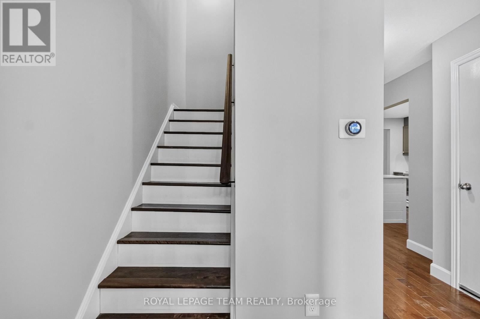 #9 18 CHISHOLM COURT - 22