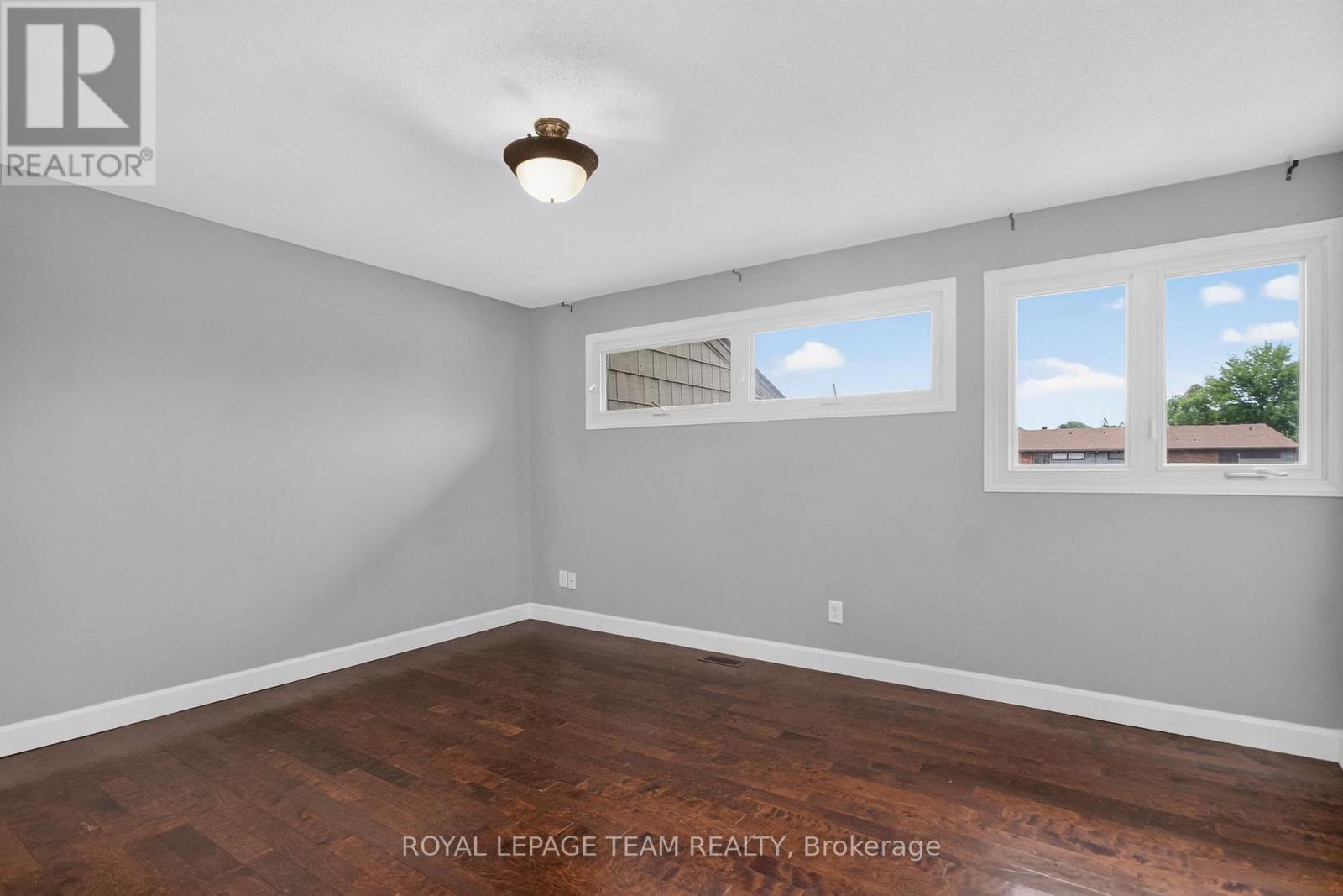 #9 18 CHISHOLM COURT - 25