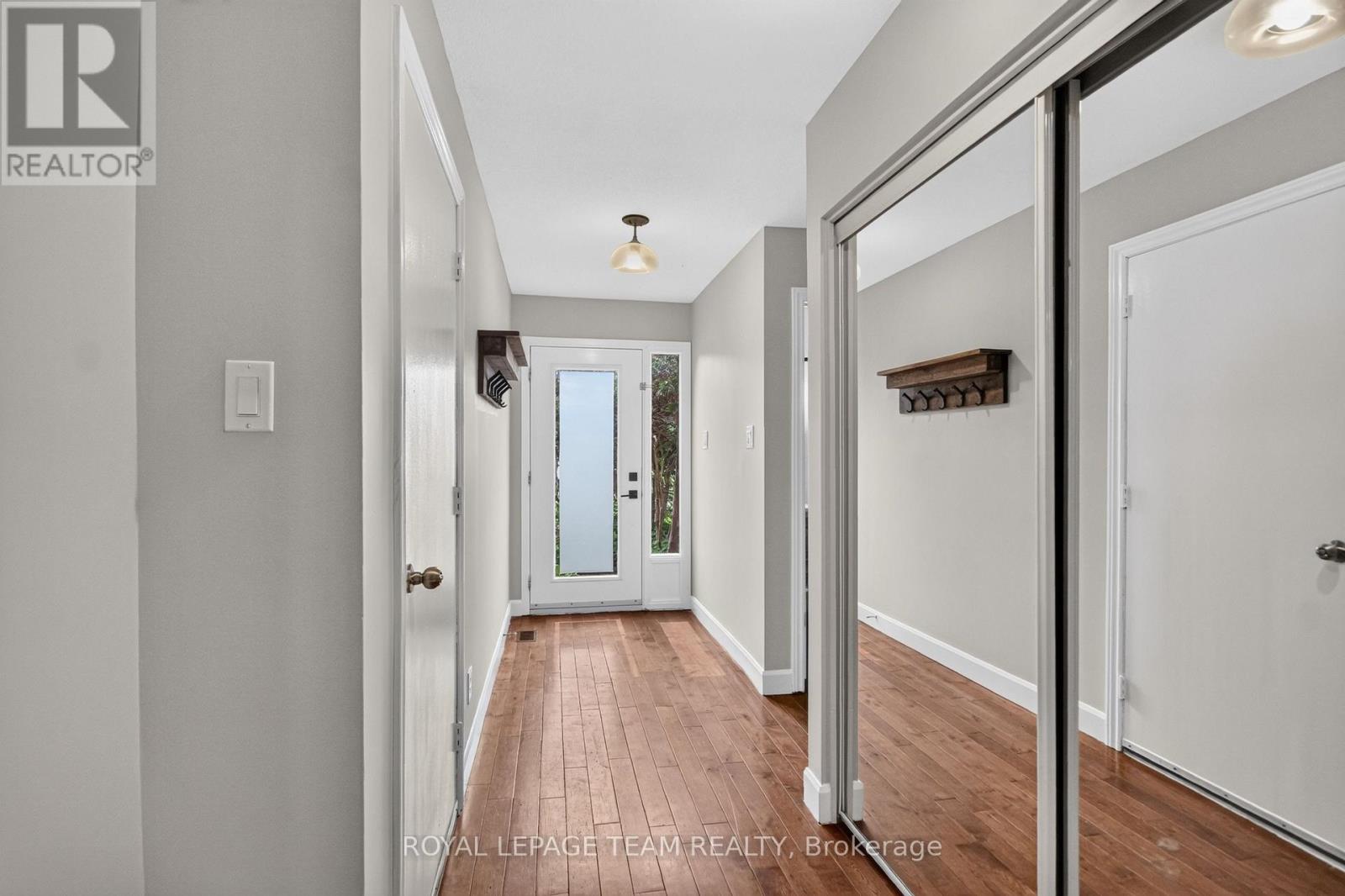#9 18 CHISHOLM COURT - 3