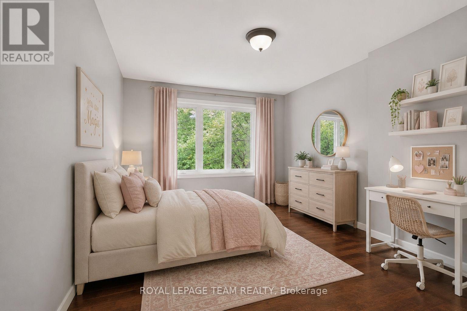 #9 18 CHISHOLM COURT - 32