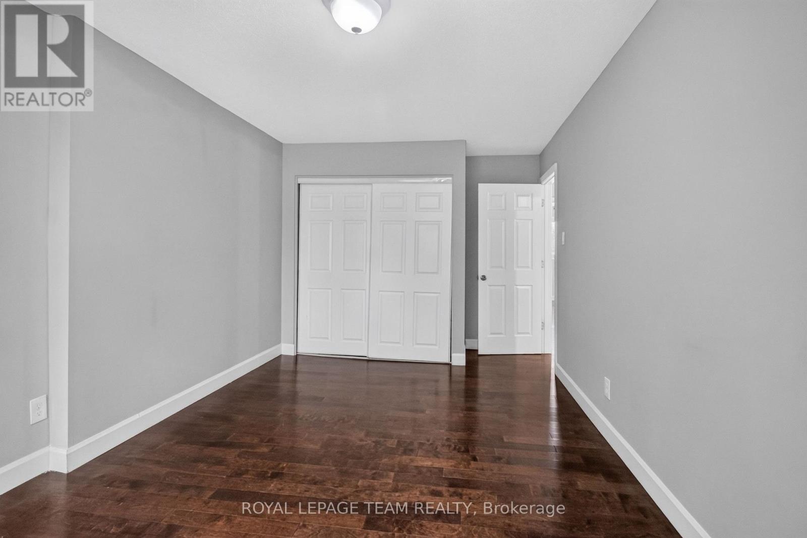 #9 18 CHISHOLM COURT - 33