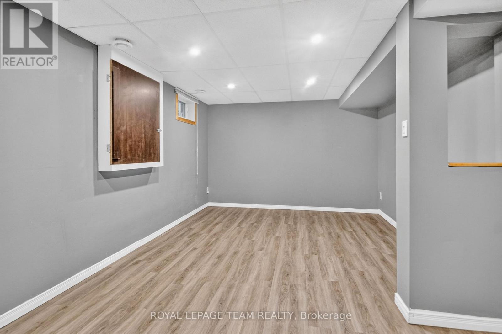 #9 18 CHISHOLM COURT - 39