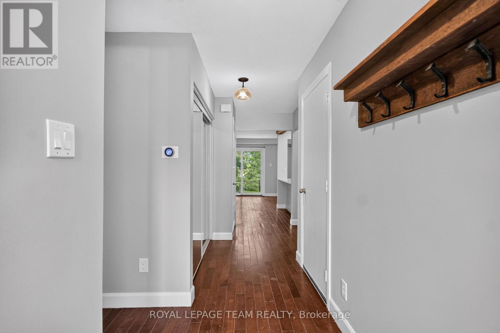 #9 18 CHISHOLM COURT - 4