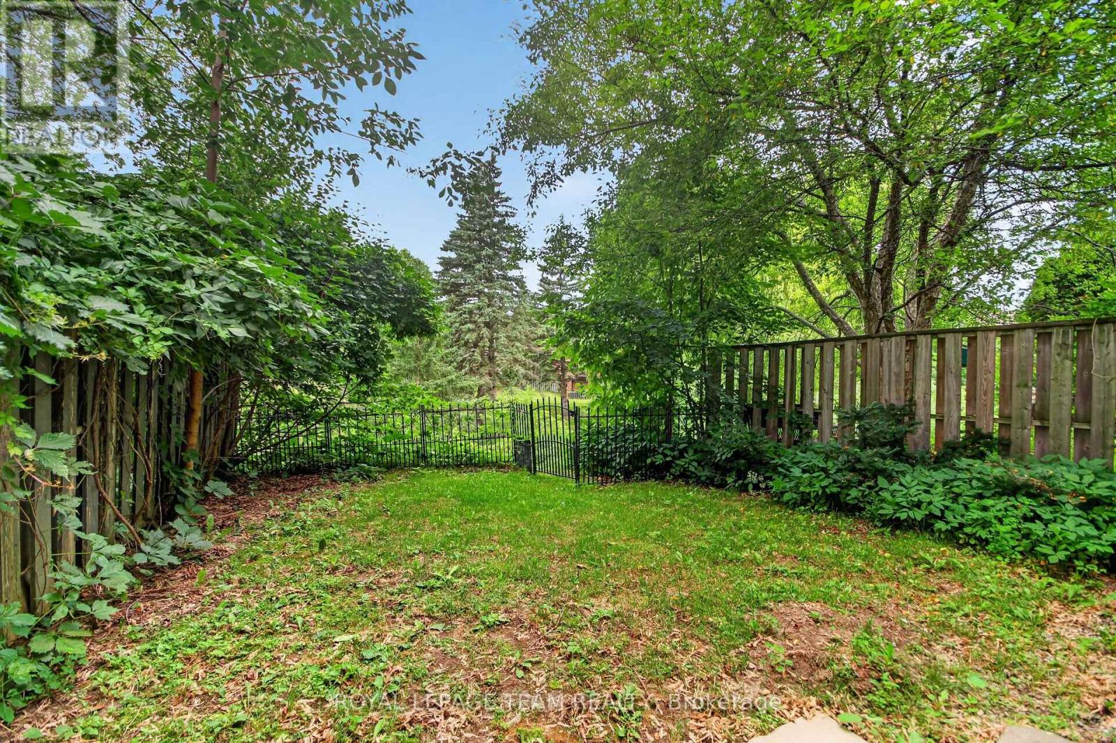 #9 18 CHISHOLM COURT - 43