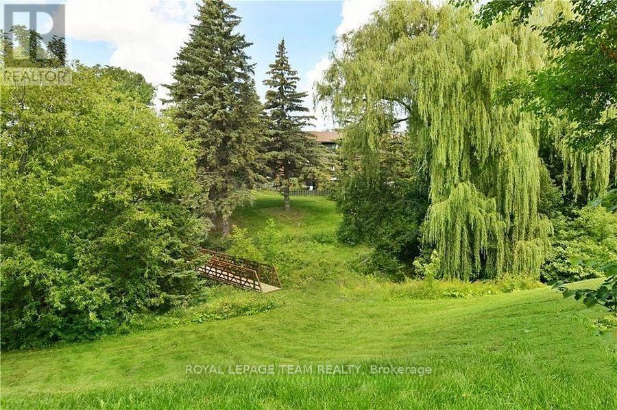 #9 18 CHISHOLM COURT - 45