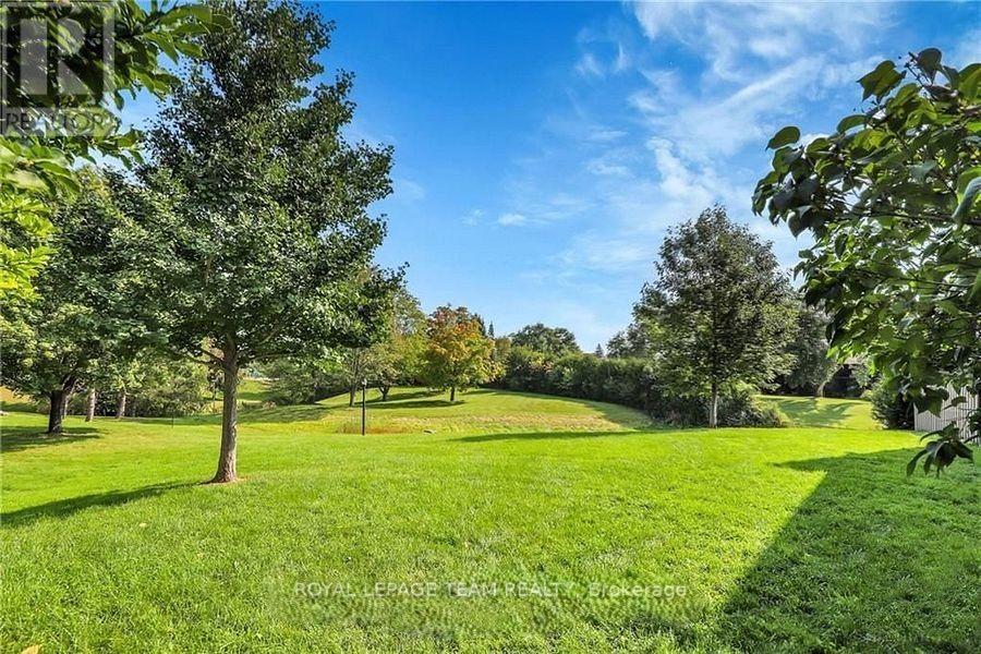 #9 18 CHISHOLM COURT - 48