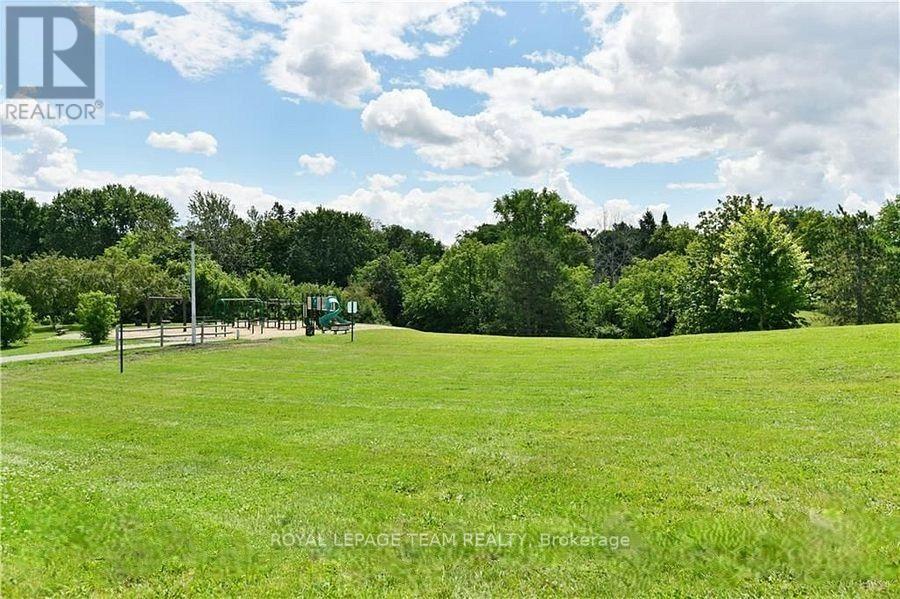 #9 18 CHISHOLM COURT - 50