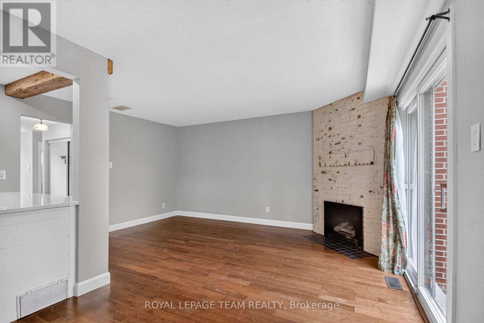 #9 18 CHISHOLM COURT - 7