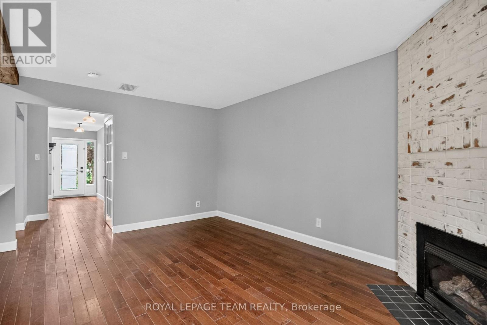 #9 18 CHISHOLM COURT - 8