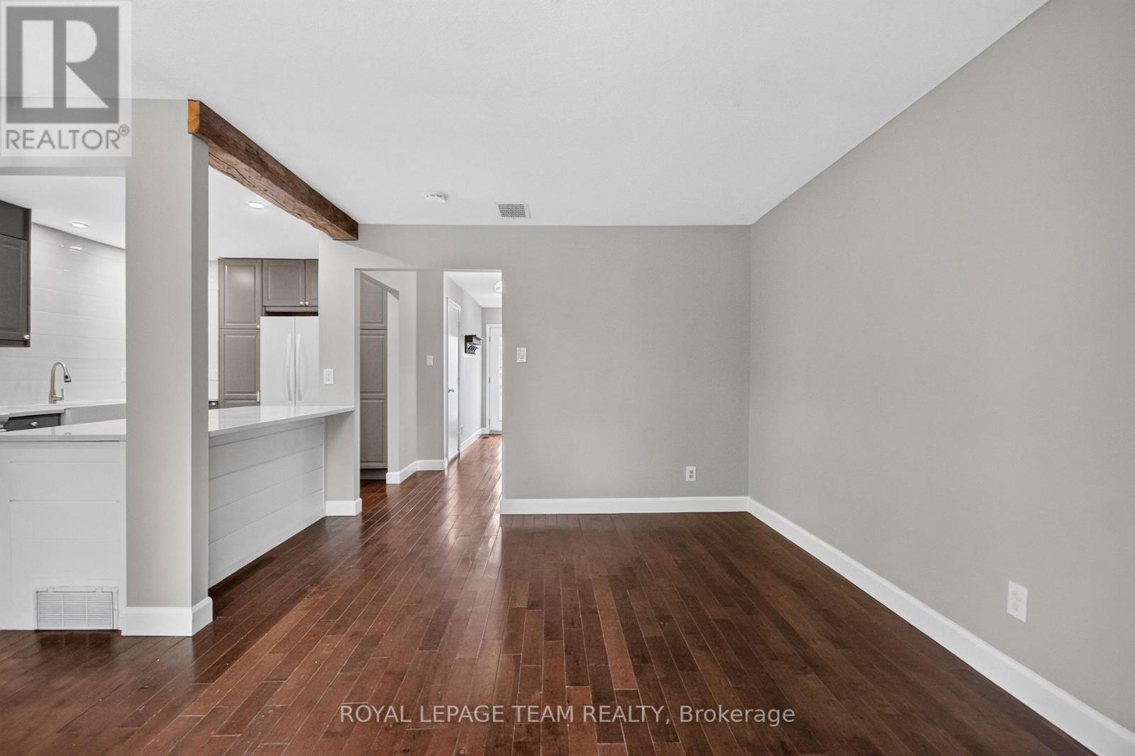 #9 18 CHISHOLM COURT - 9