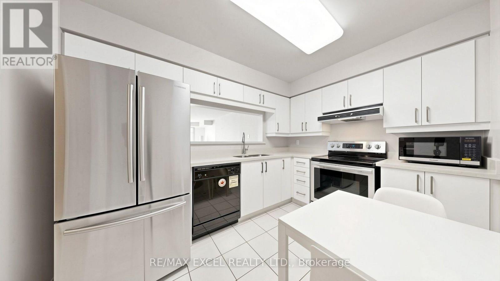 #718 11 TOWNSGATE DRIVE - 11