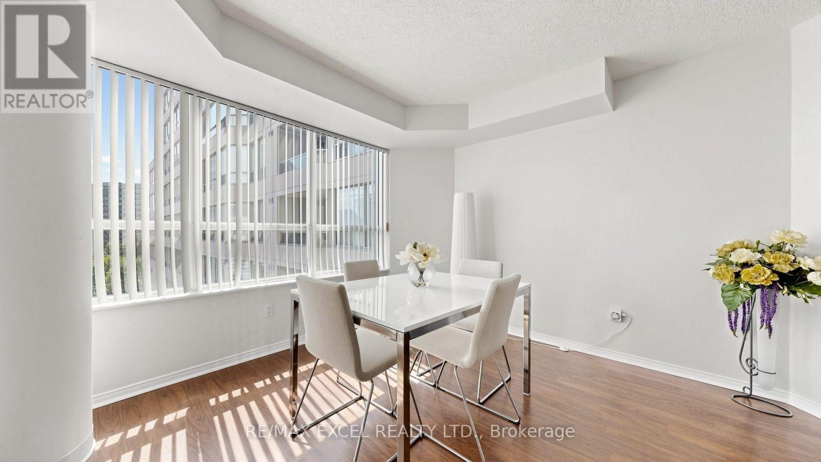 #718 11 TOWNSGATE DRIVE - 14