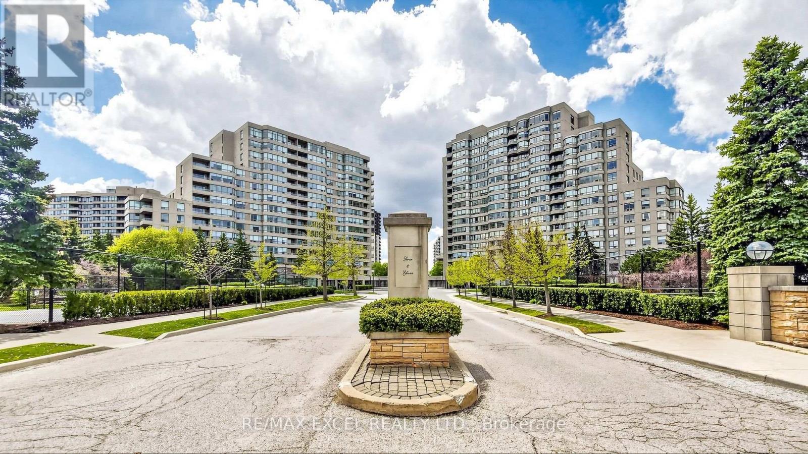 #718 11 TOWNSGATE DRIVE - 2