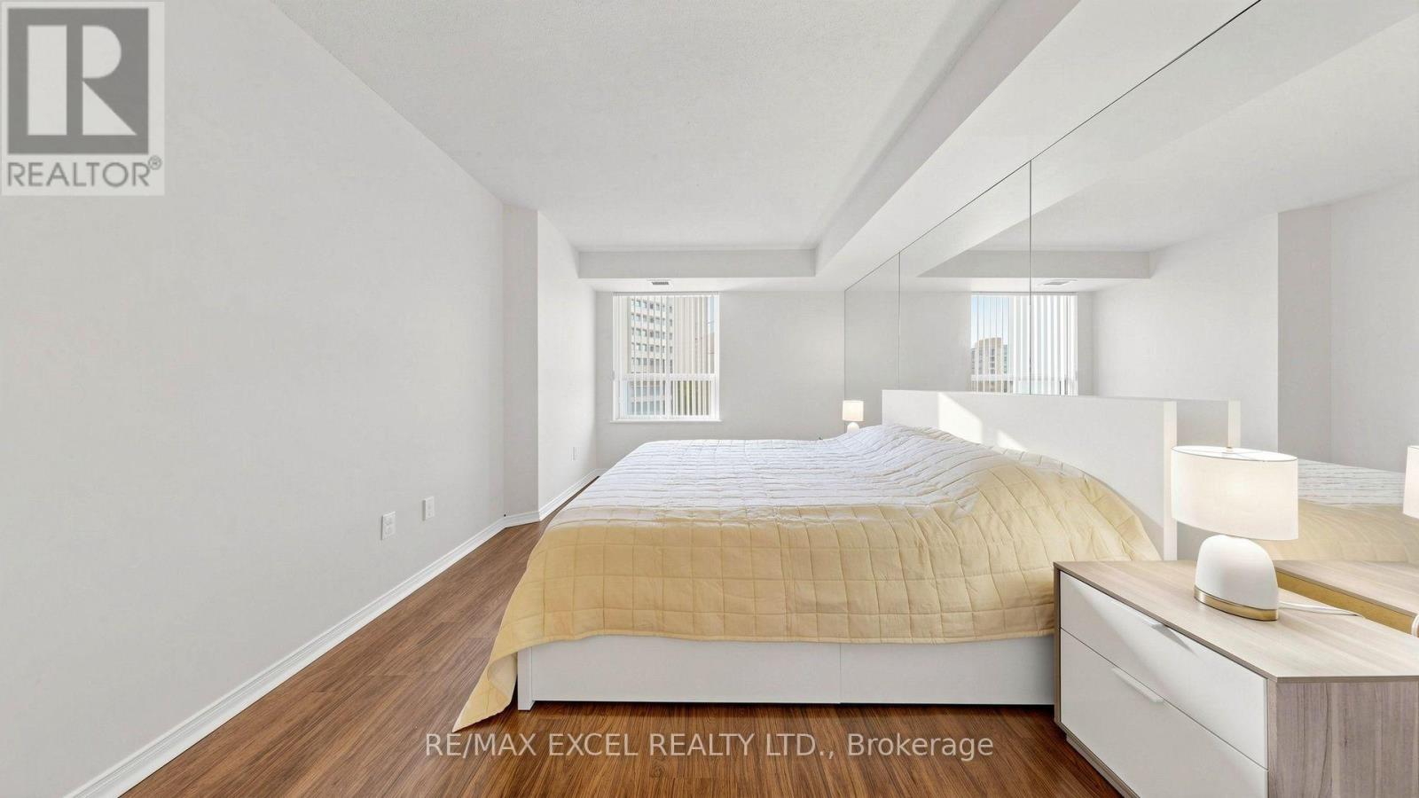 #718 11 TOWNSGATE DRIVE - 22
