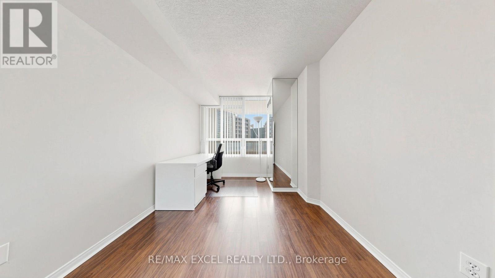 #718 11 TOWNSGATE DRIVE - 26