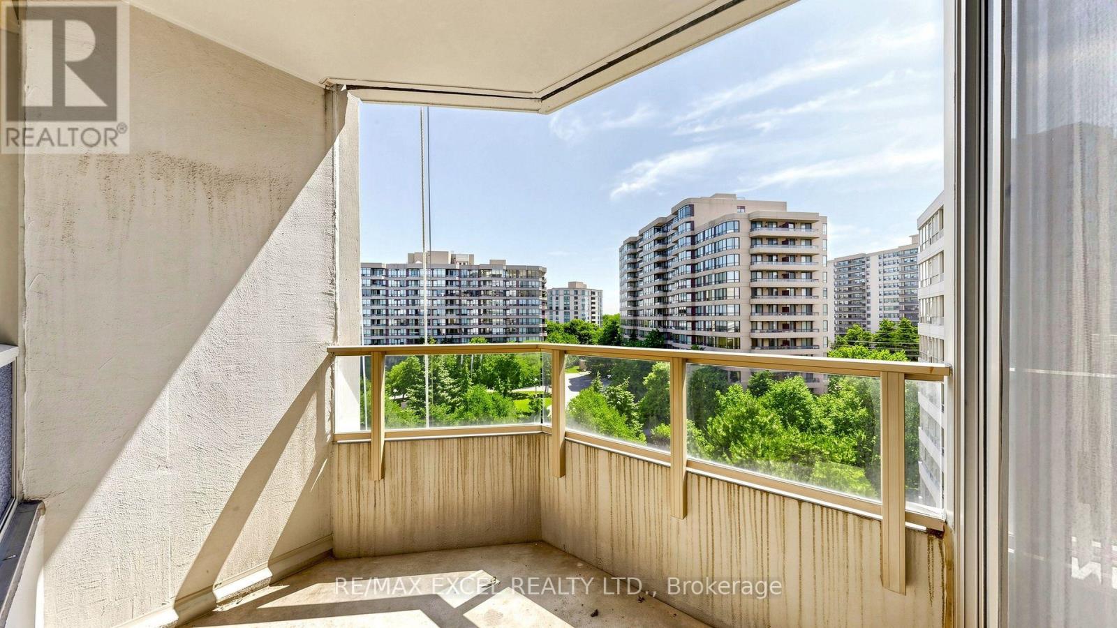 #718 11 TOWNSGATE DRIVE - 29