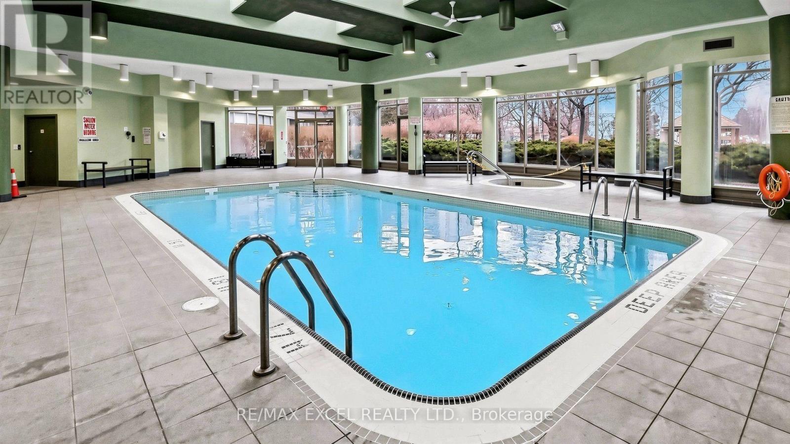 #718 11 TOWNSGATE DRIVE - 31