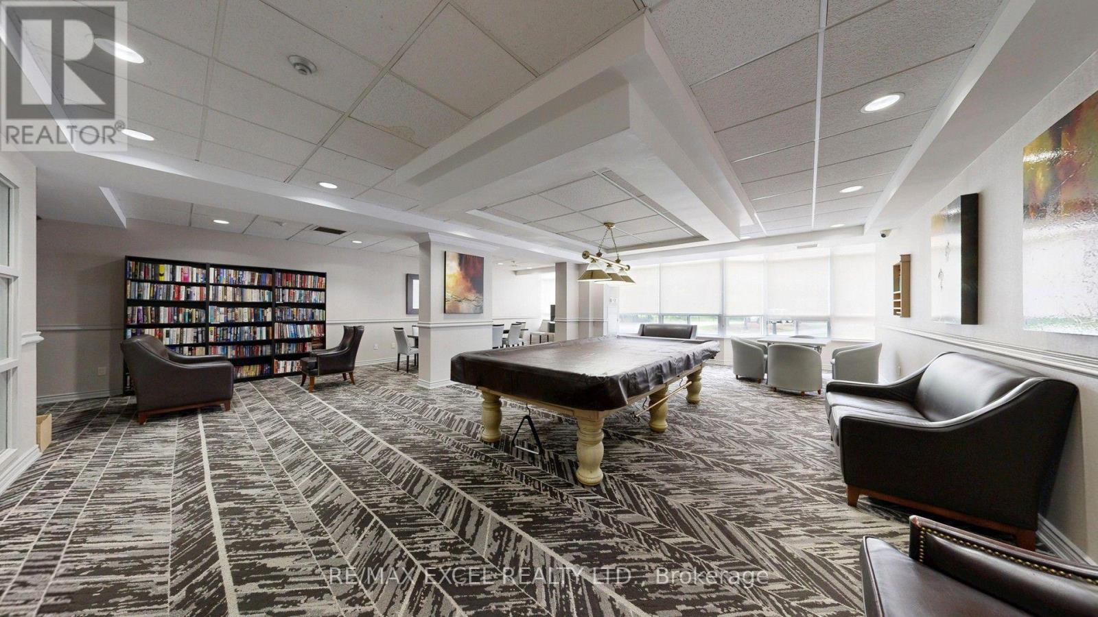 #718 11 TOWNSGATE DRIVE - 32