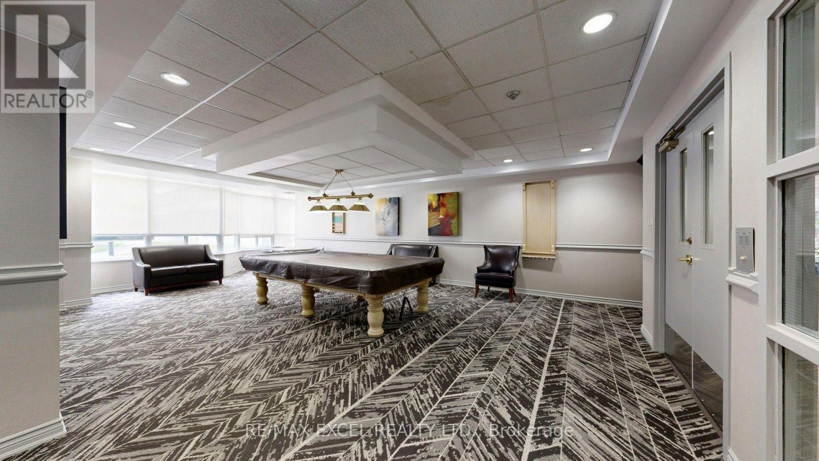 #718 11 TOWNSGATE DRIVE - 33