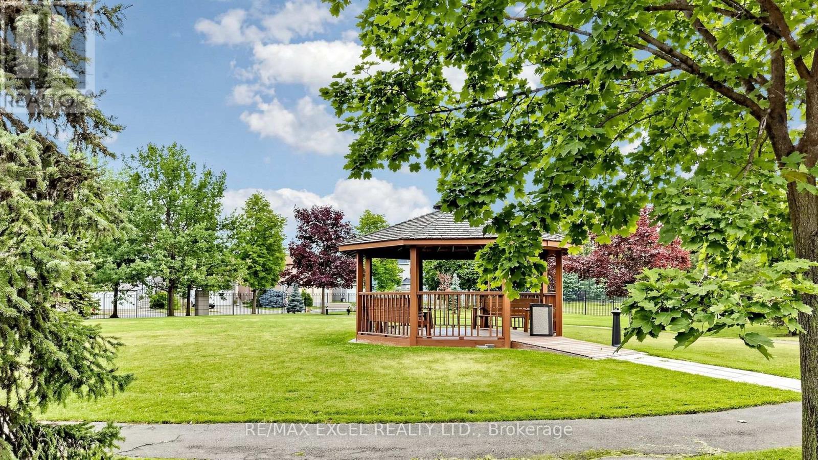 #718 11 TOWNSGATE DRIVE - 37