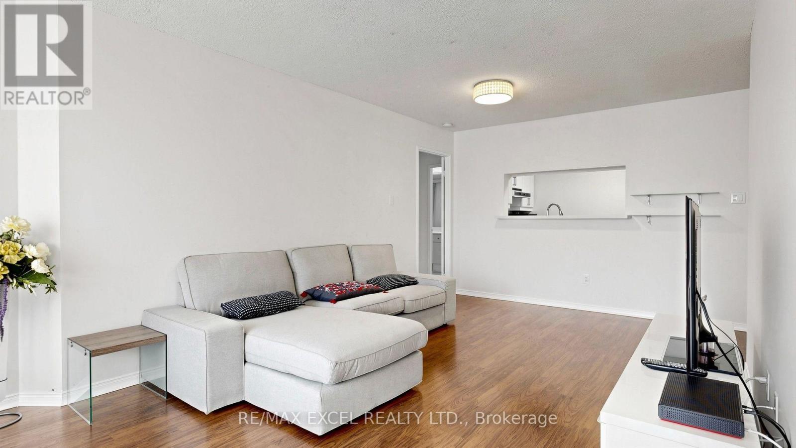 #718 11 TOWNSGATE DRIVE - 9