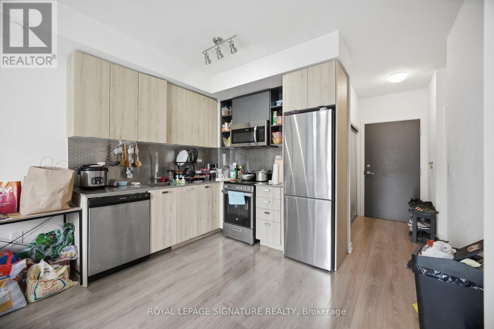 #615 10 DE BOERS DRIVE - 11