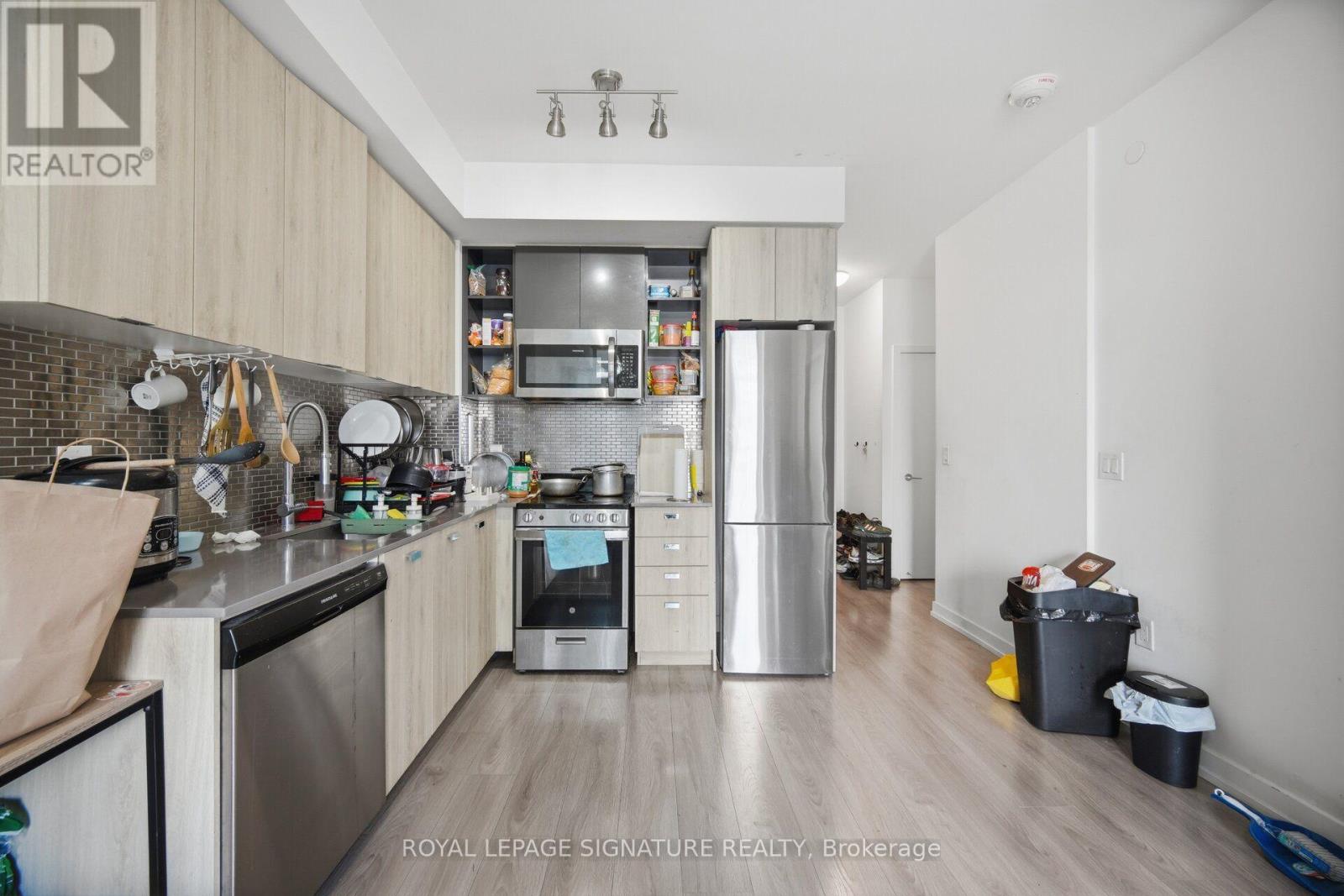 #615 10 DE BOERS DRIVE - 12