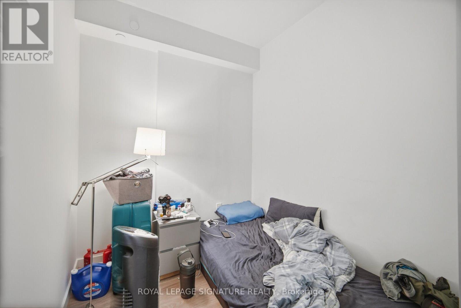 #615 10 DE BOERS DRIVE - 24