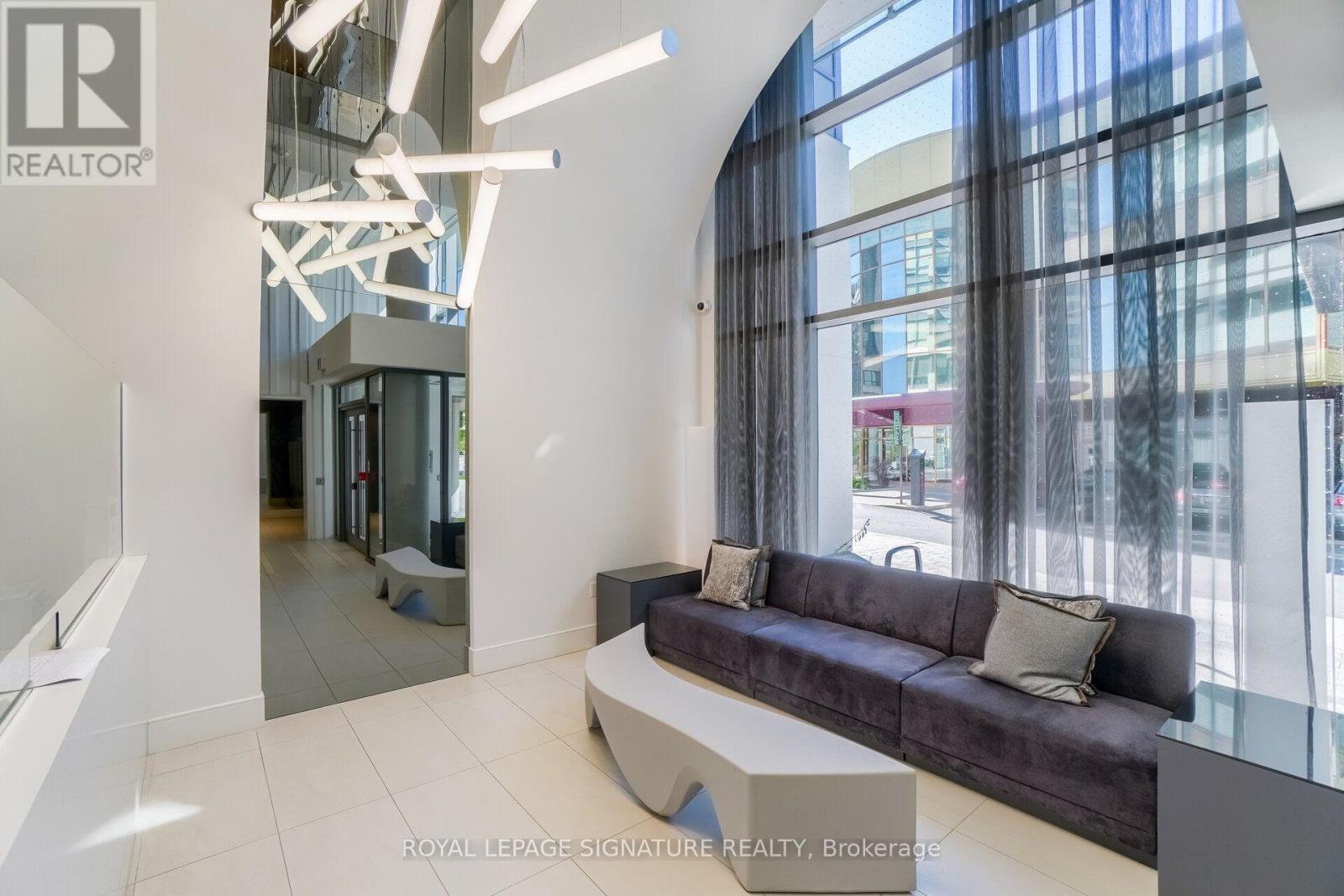 #615 10 DE BOERS DRIVE - 6