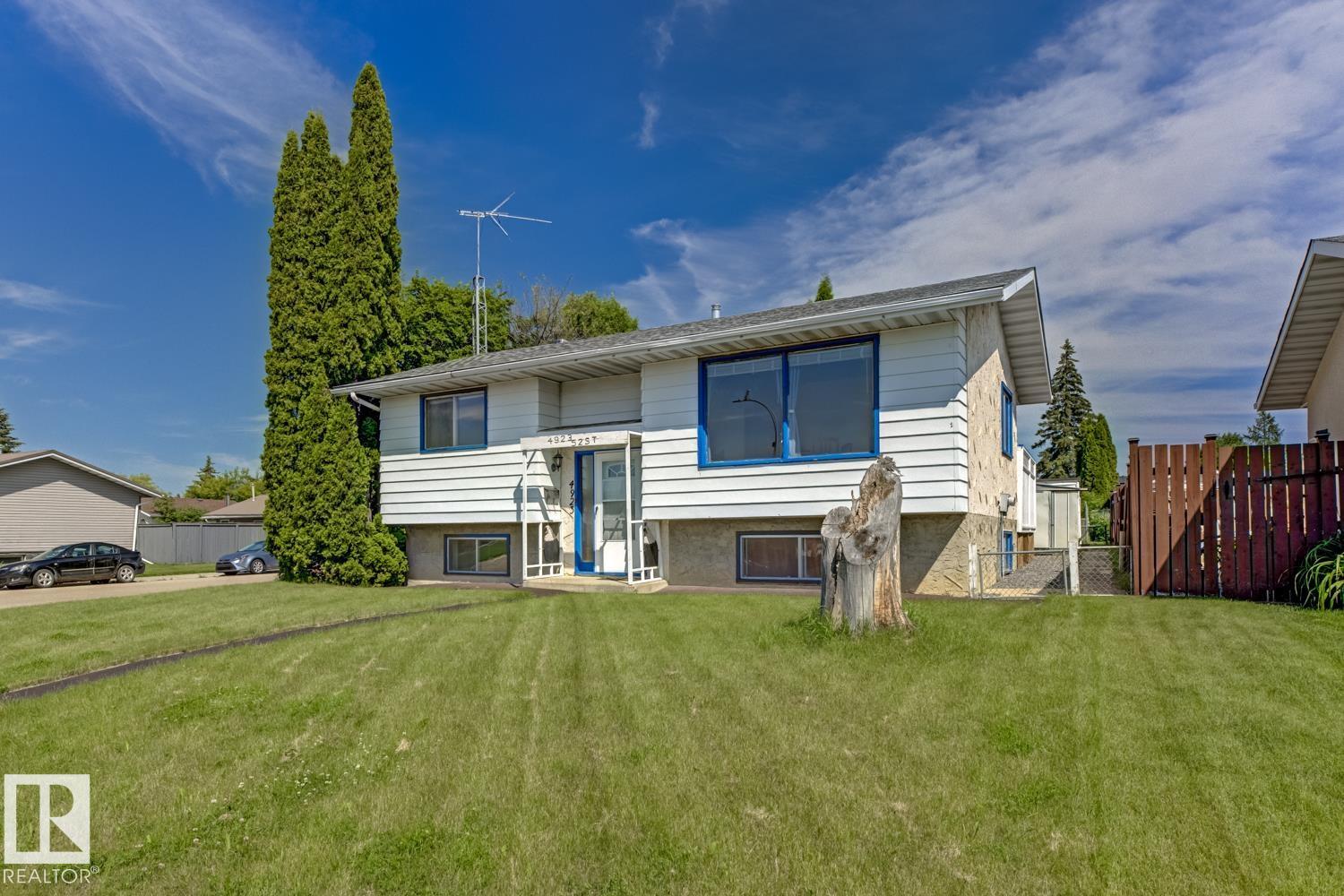 4923 52 ST - 14