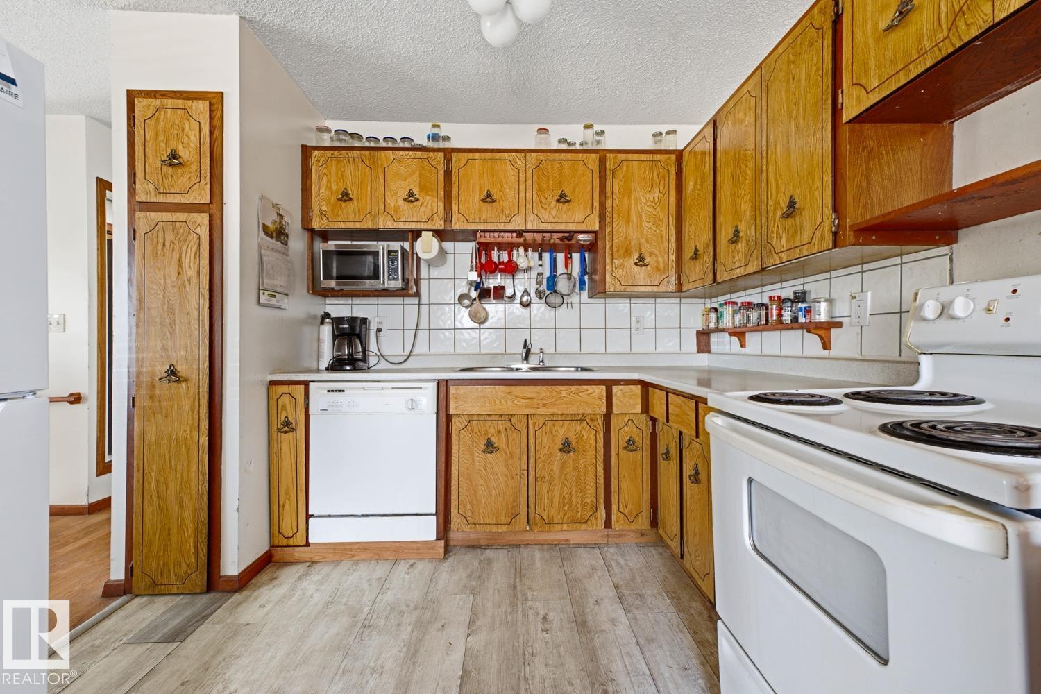 4923 52 ST - Image 7