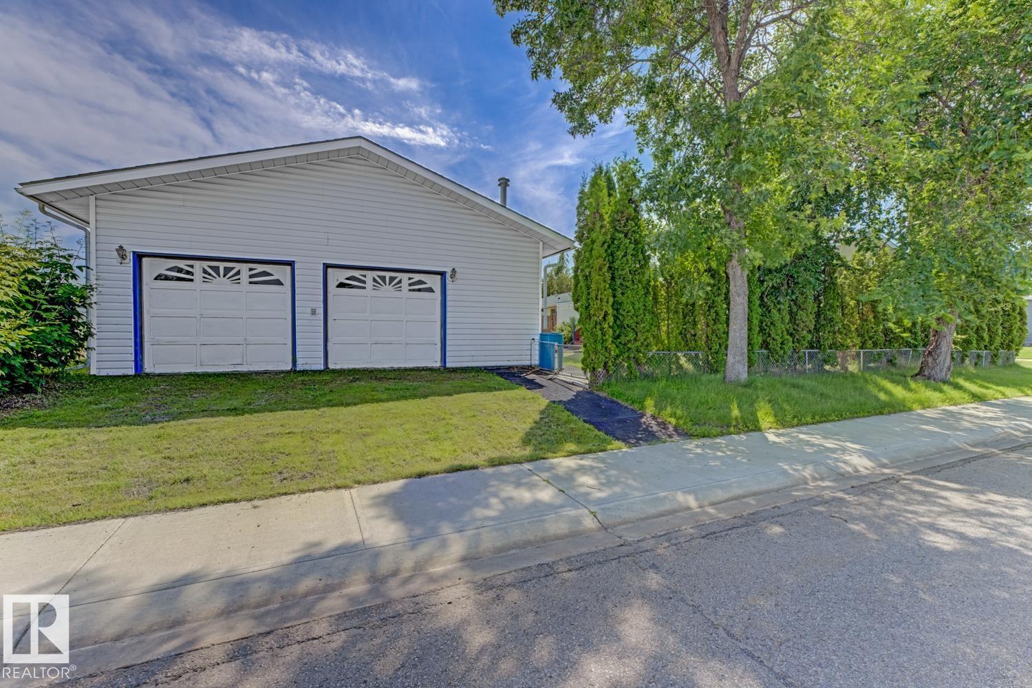 4923 52 ST - 2