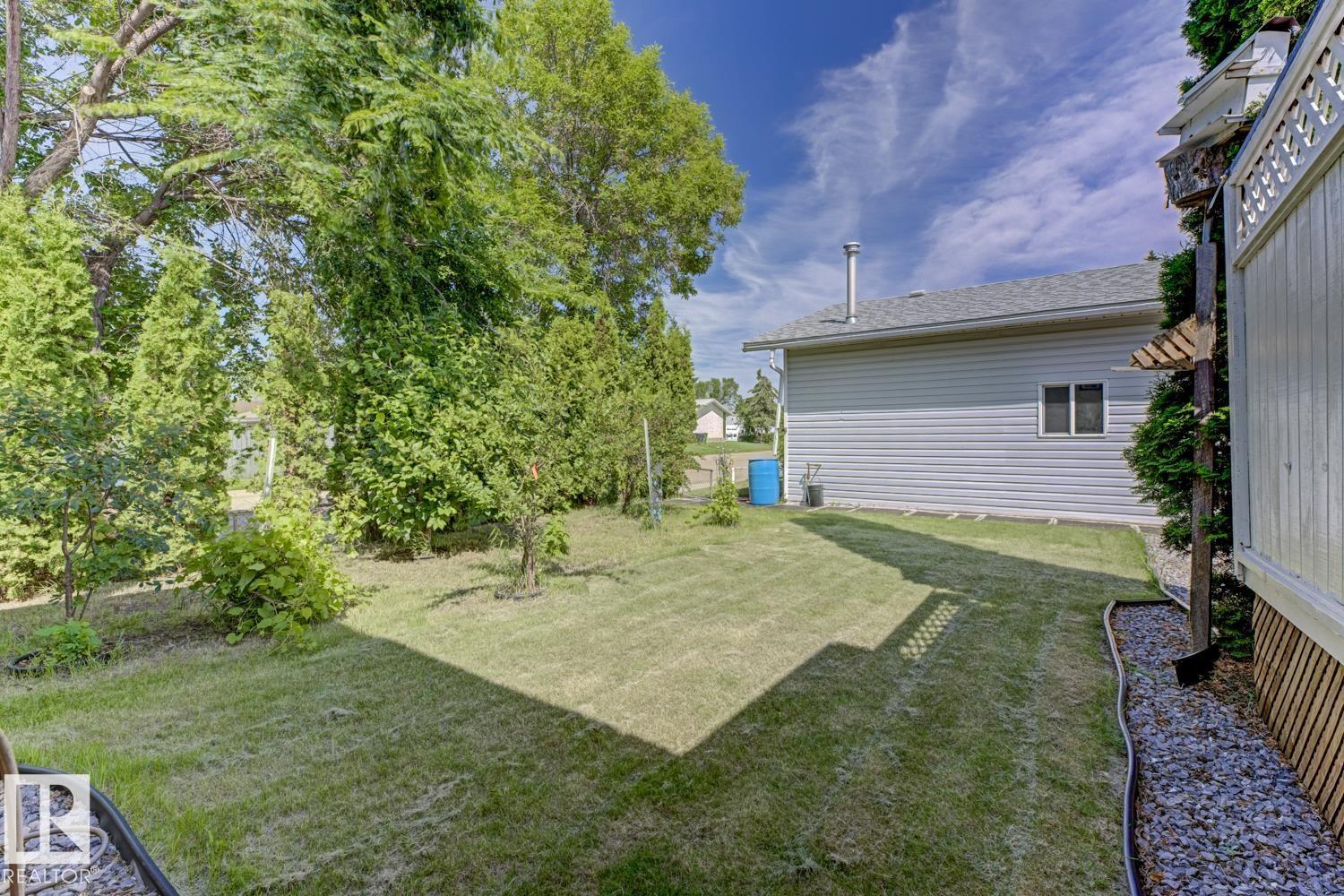 4923 52 ST - 20