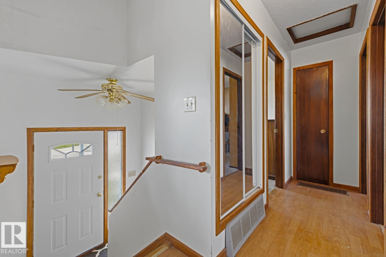 4923 52 ST - 42