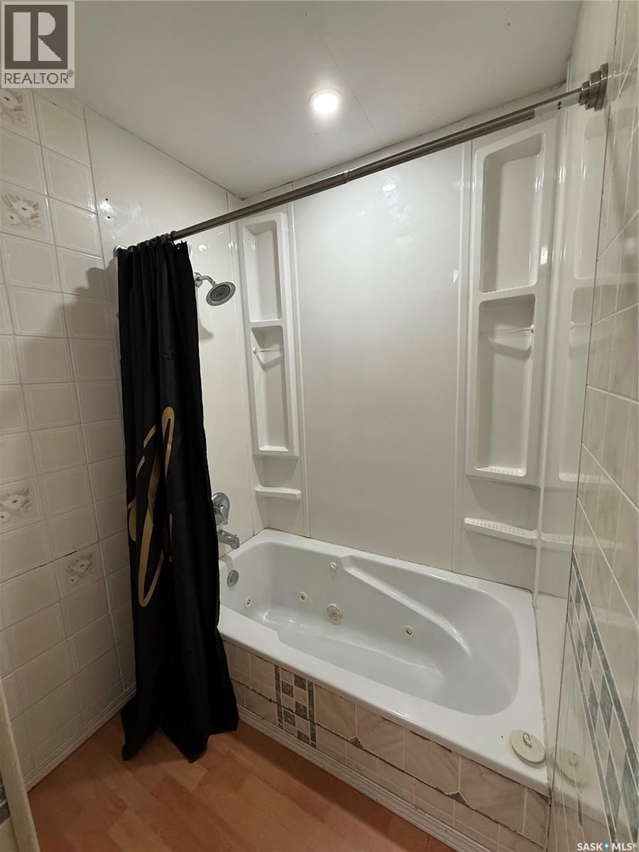 217 3A STREET E - 13