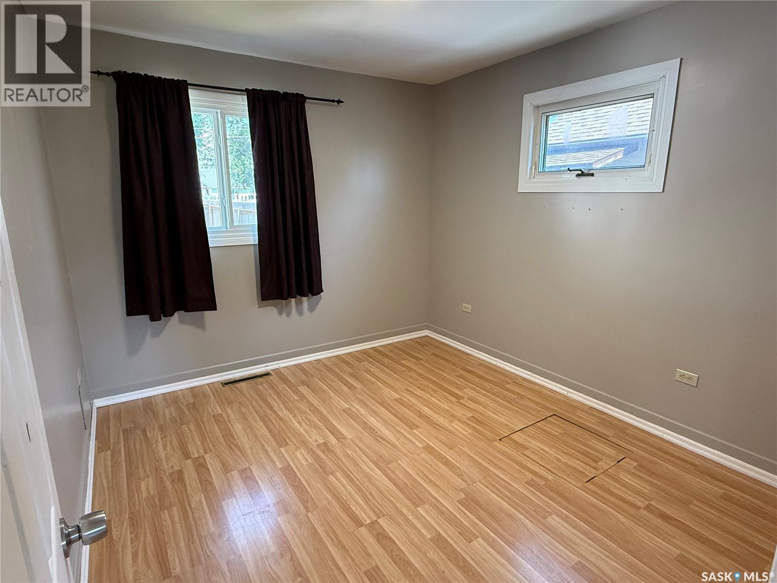 217 3A STREET E - 18