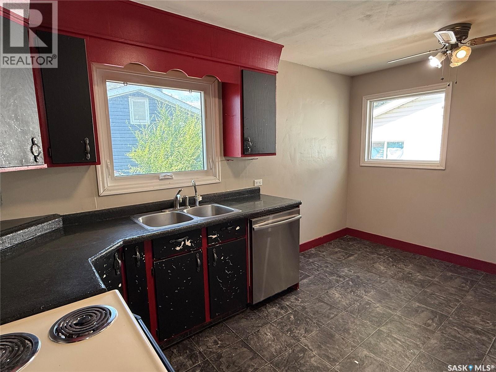 217 3A STREET E - 21
