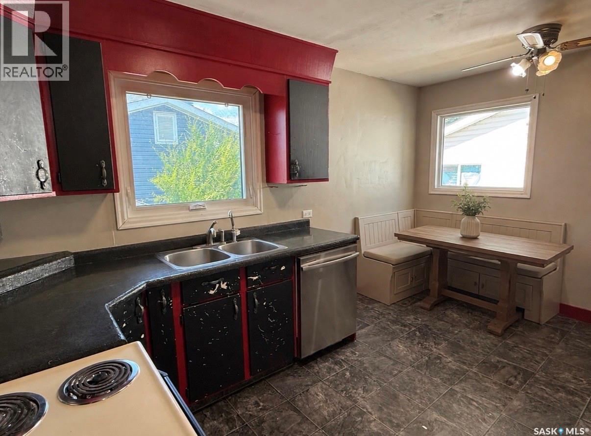 217 3A STREET E - 22