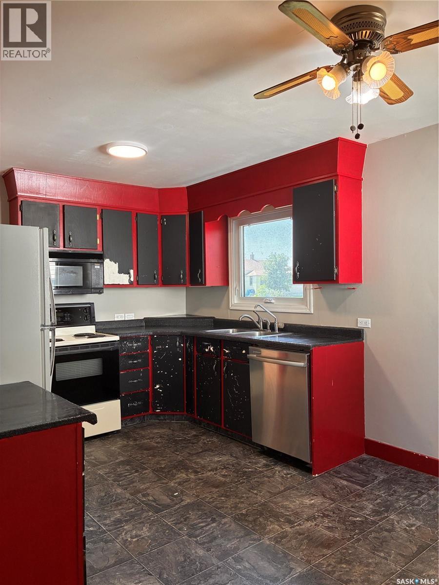 217 3A STREET E - 24