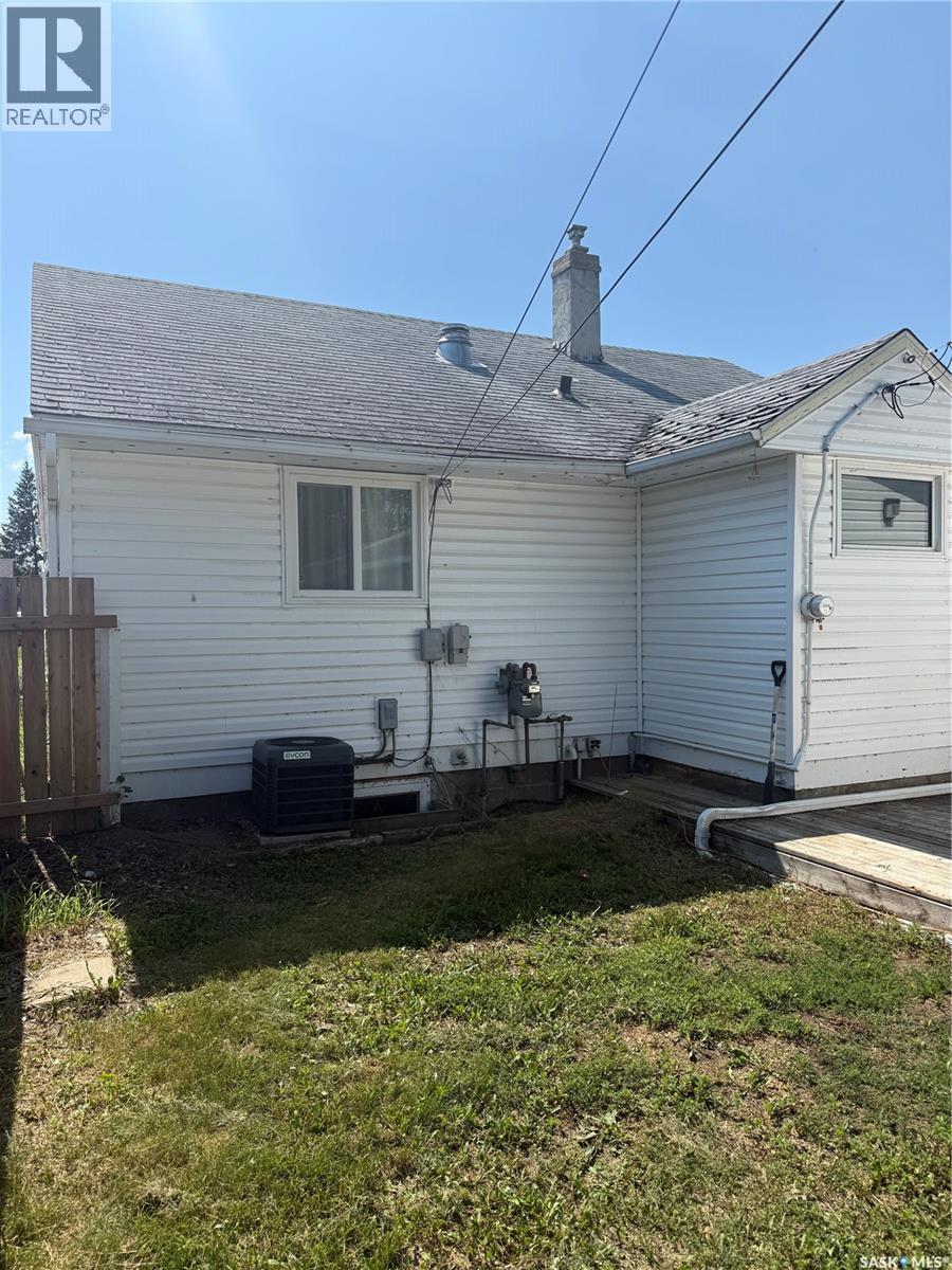 217 3A STREET E - 3