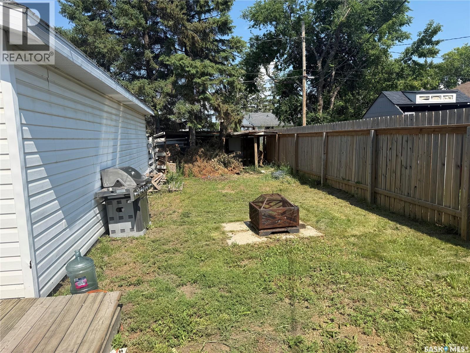 217 3A STREET E - 4