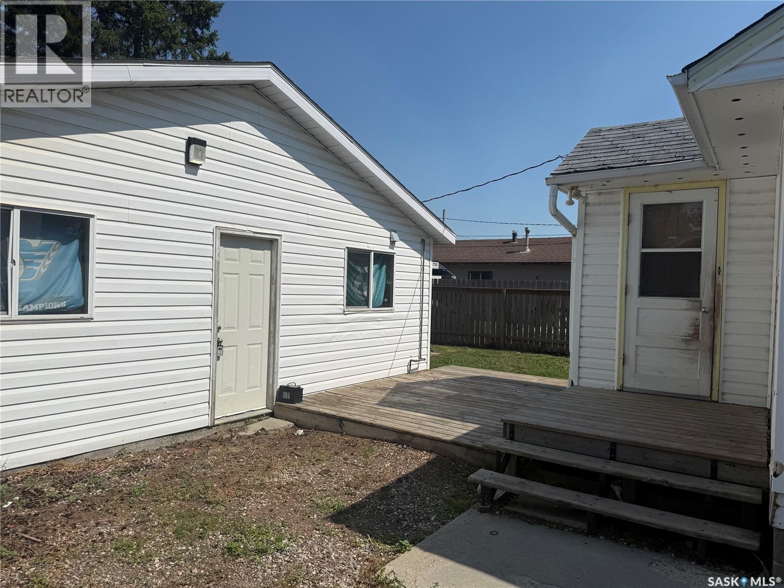 217 3A STREET E - 6