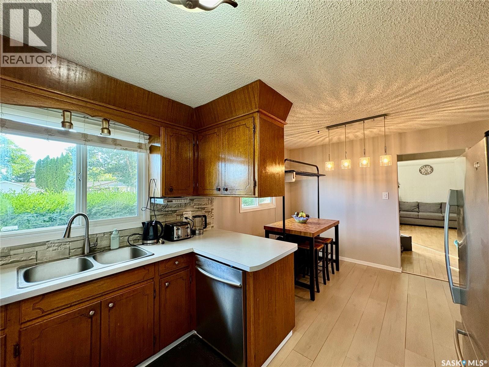 10 Mackie CRESCENT - 3