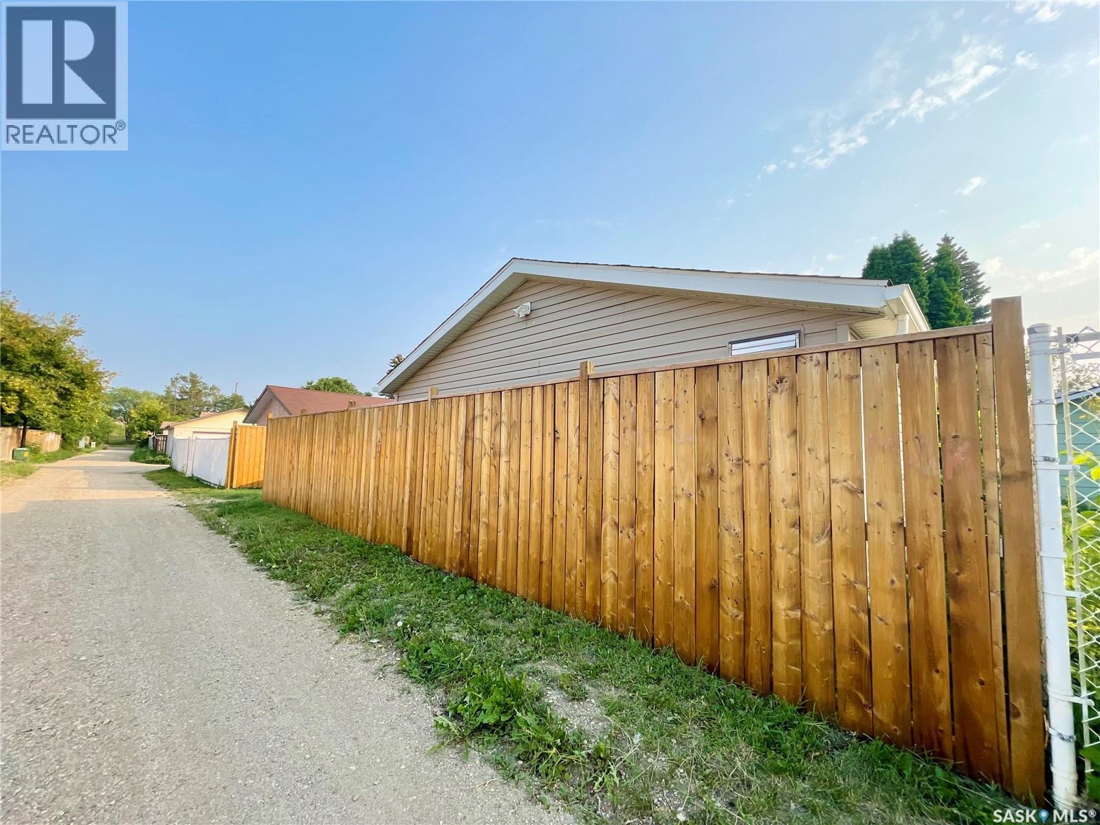 10 Mackie CRESCENT - 34