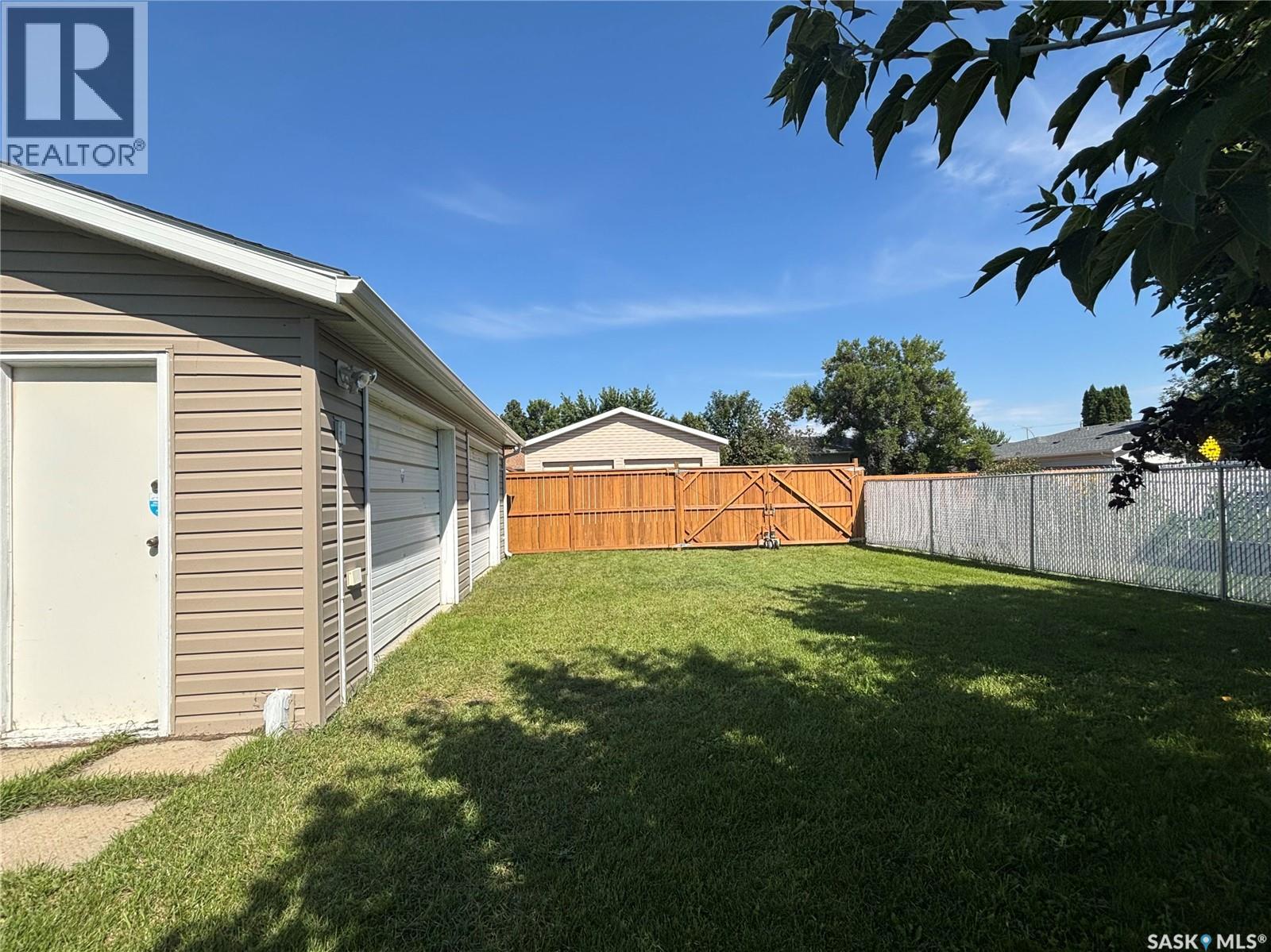 10 Mackie CRESCENT - 30