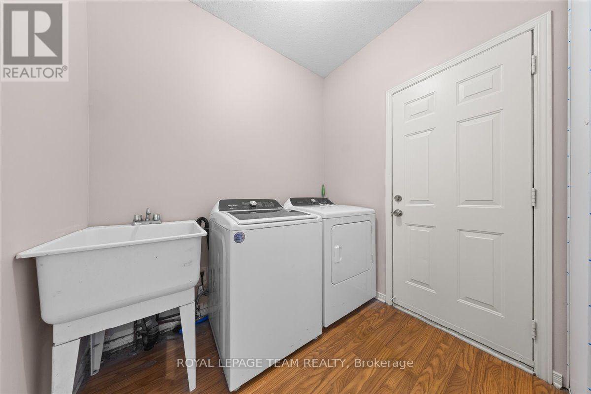 61 SHIRLEY'S BROOK DRIVE - 28